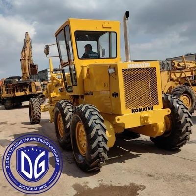 Grader usado GD511A marca Komatsu en buen estado y funcionando intacto
