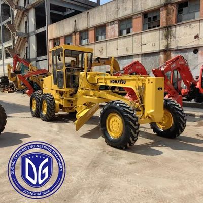 Grader usado GD511A marca Komatsu en buen estado y funcionando intacto