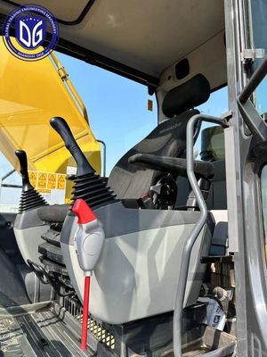 Excavadora PC220-8 con sistema de transmisión avanzado