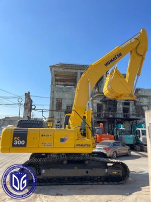 Es una máquina de rastreo usada, PC300-7, noventa y cinco mini excavadoras komatsu.