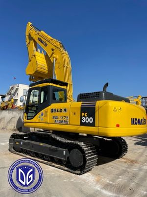 Es una máquina de rastreo usada, PC300-7, noventa y cinco mini excavadoras komatsu.