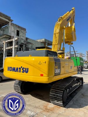 Es una máquina de rastreo usada, PC300-7, noventa y cinco mini excavadoras komatsu.