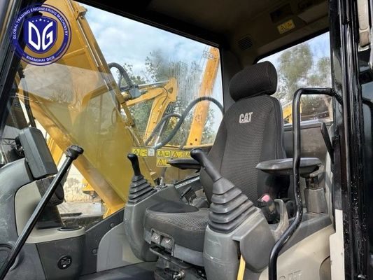 313D2GC Excavadora usada de 13 toneladas con diseño compacto para espacios reducidos