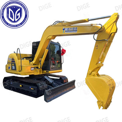 Excavadora PC70 con sistemas hidráulicos avanzados