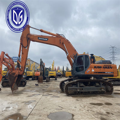 Excavadora usada Doosan DX500 de 50 toneladas con control preciso sobre la excavación