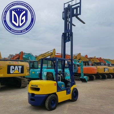 Komatsu 3 toneladas de carretilla elevadora de hormigón altura máxima de excavación 5180 mm radio máximo de excavación 5125 mm para el levantamiento de cargas pesadas y operaciones