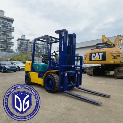 Komatsu 3 toneladas de carretilla elevadora de hormigón altura máxima de excavación 5180 mm radio máximo de excavación 5125 mm para el levantamiento de cargas pesadas y operaciones