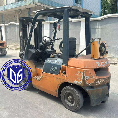 Toyota original 2.5t carretilla elevadora duradera y en buenas condiciones disponible ahora