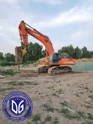 Excavadora usada Doosan DX500LC de 50 toneladas con control preciso sobre la excavación