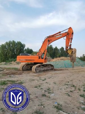 Excavadora usada Doosan DX500LC de 50 toneladas con control preciso sobre la excavación