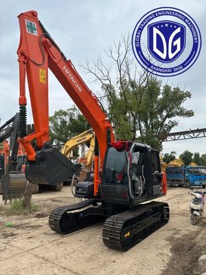 Una excavadora usada de 12 toneladas con buen agarre y tracción.