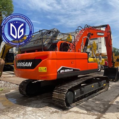 Excavadora Doosan DX225 Usada Equipo Pesado Confiable y Asequible