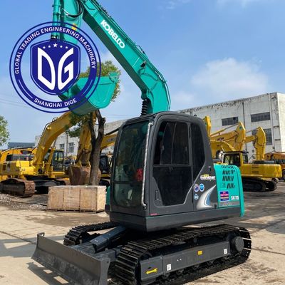 Excavadora Kobelco SK75 usada, tipo de movimiento sobre orugas, compacta