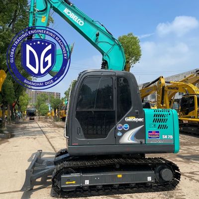 Excavadora Kobelco SK75 usada, tipo de movimiento sobre orugas, compacta