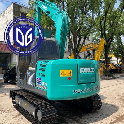 Excavadora Kobelco SK75 usada, tipo de movimiento sobre orugas, compacta